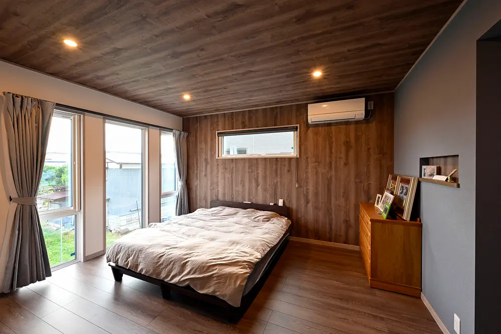 落ち着いた色調の主寝室